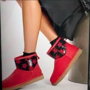UGG Classic Mini Sequin Stars Boots Red Black Sz 
Women’s 7 Cozy Glam